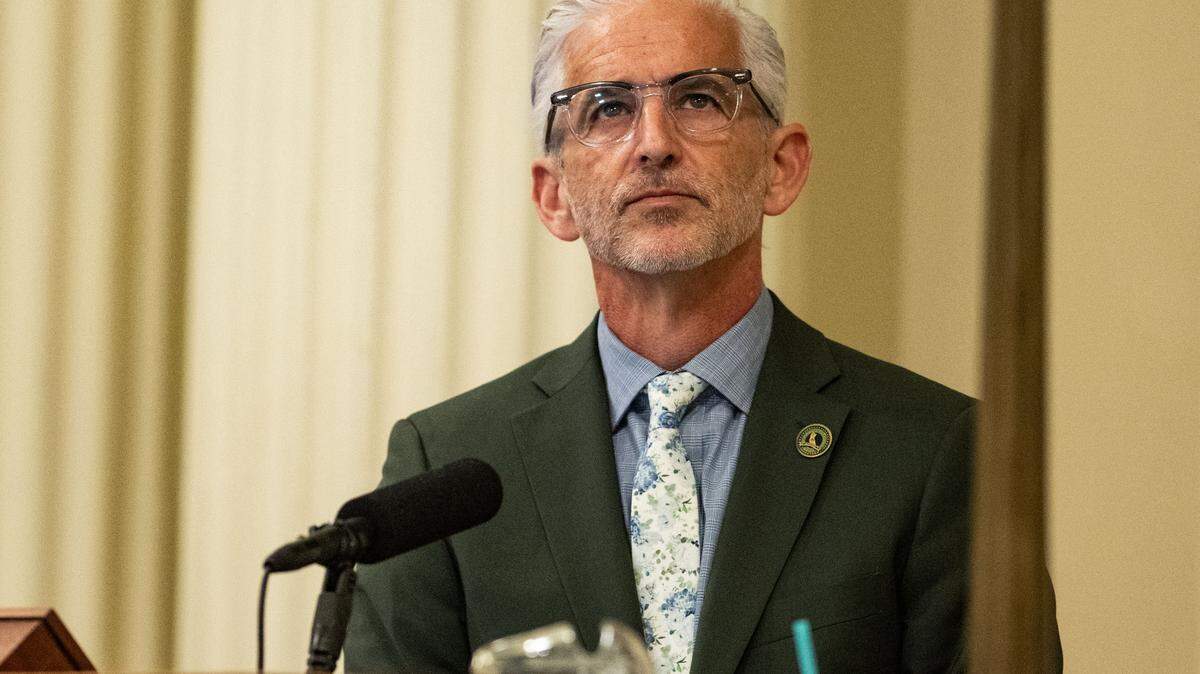Speaker pro Tempore Josh Lowenthal, D-Long Beach, looks to special guests in the gallery on May 8, 2025.