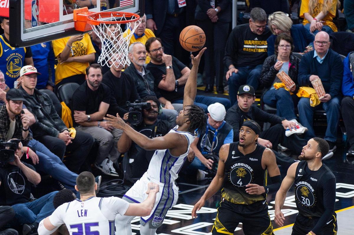 Sacramento Kings guard Davion Mitchell (15) drives down the middle for a layup in the first half during Game 3 of the first-round NBA playoff series at Chase Center in San Francisco on Thursday, April 20, 2023.