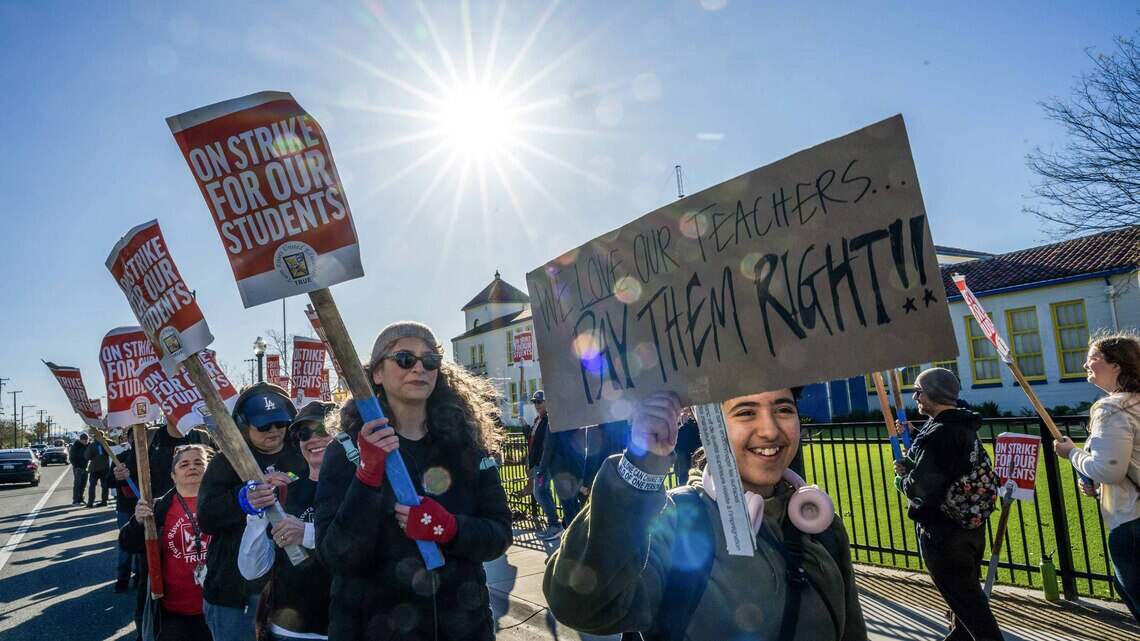 Week in photos: Teachers on strike + Shaq at Sac + beads + victory vees