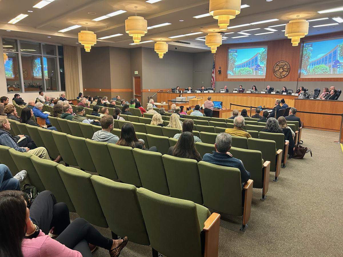 Dozens of people attended Thursday’s Sacramento Planning and Design Commission meeting to discuss a proposed apartment on Alhambra Boulevard.