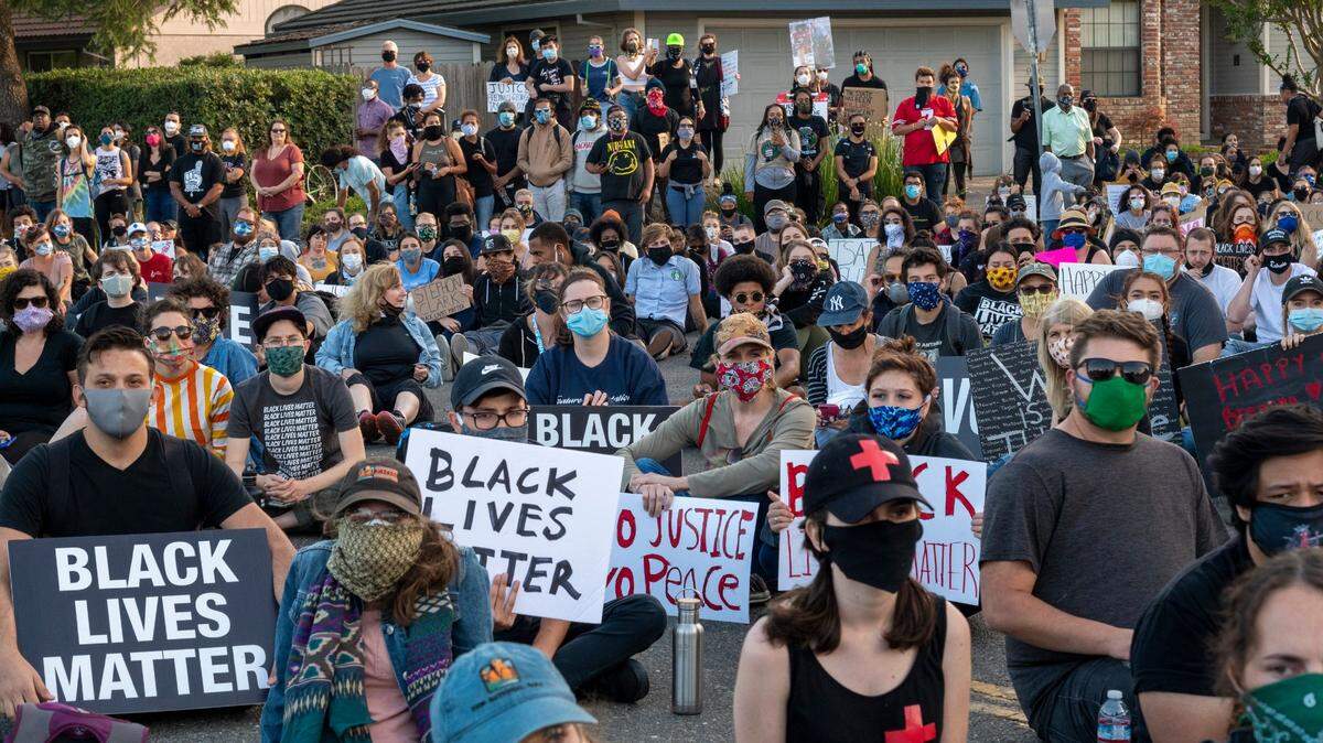 Demonstrators hold signs reading “black lives matter” during a protest in Sacramento. A Mr. Pickle’s Sandwich Shop in Davis has been shut down after a franchisee compared the Black Lives Matter organization to the KKK and the mafia.