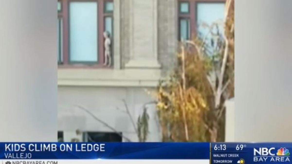 Police in Vallejo, California, say 911 calls about toddlers spotted on a second-story window ledge Tuesday night were misprioritized, KNTV reported, leading to a 30-minute wait for emergency response.