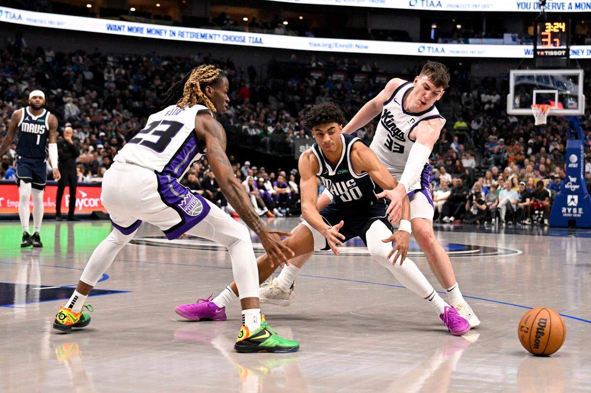 Sacramento Kings forward Jake LaRavia (33) knocks the ball away from Dallas Mavericks guard Max Christie (00) during the second quarter at the American Airlines Center on Monday.