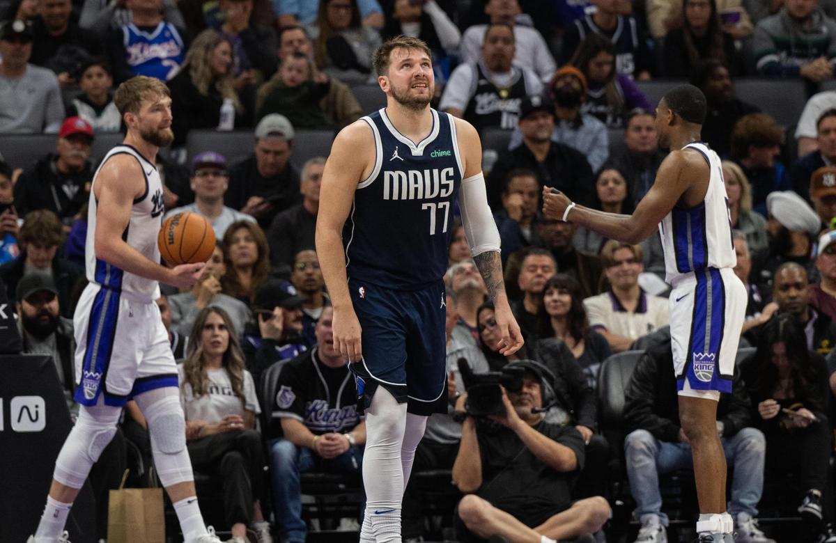 Dallas Mavericks guard Luka Doncic (77) looks at the scoreboard with his team trailing in the first half against the Sacramento Kings on Saturday.