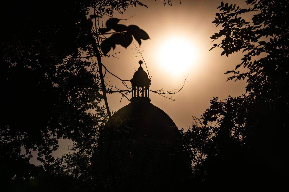 The sun hangs over the state Capitol dome as the temperature reaches 116 degrees, according to the National Weather Service, in downtown Sacramento on Tuesday, Sept. 6, 2022. The previous record of 114 degrees was set on July 17, 1925.