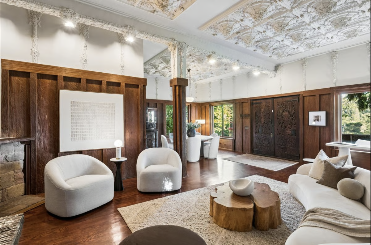 Compass real estate firm ties the home to French Mannerism, also known as the Henry II style, a decorative European tradition associated with Fontainebleau-era interiors. The listing describes the result as a richly detailed blend of sculpture, plasterwork and woodcraft.