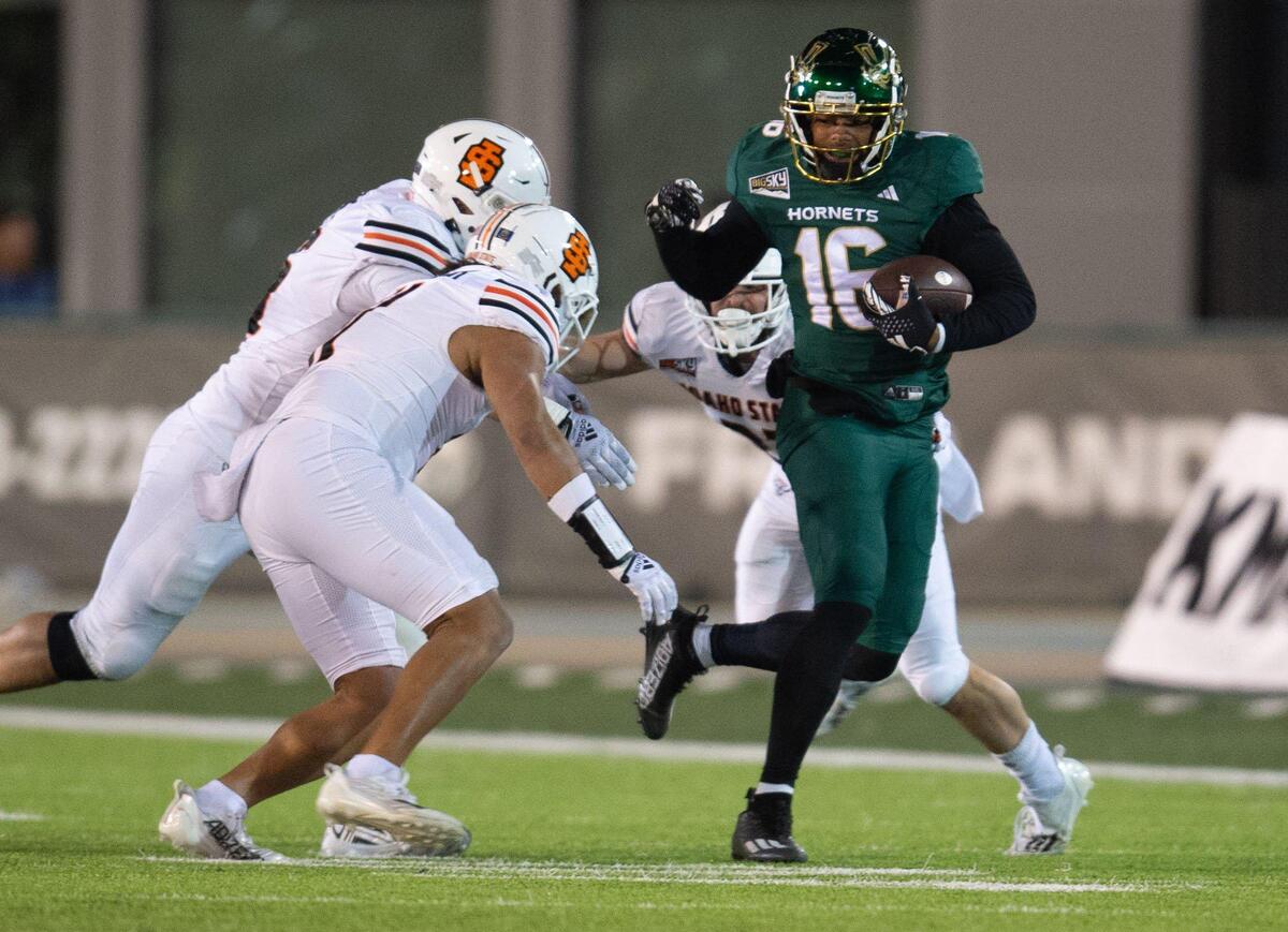Sacramento State Hornets tight end Marshel Martin (16) runs for a first down against the Idaho State defense in the first half at Hornet Stadium on Saturday.