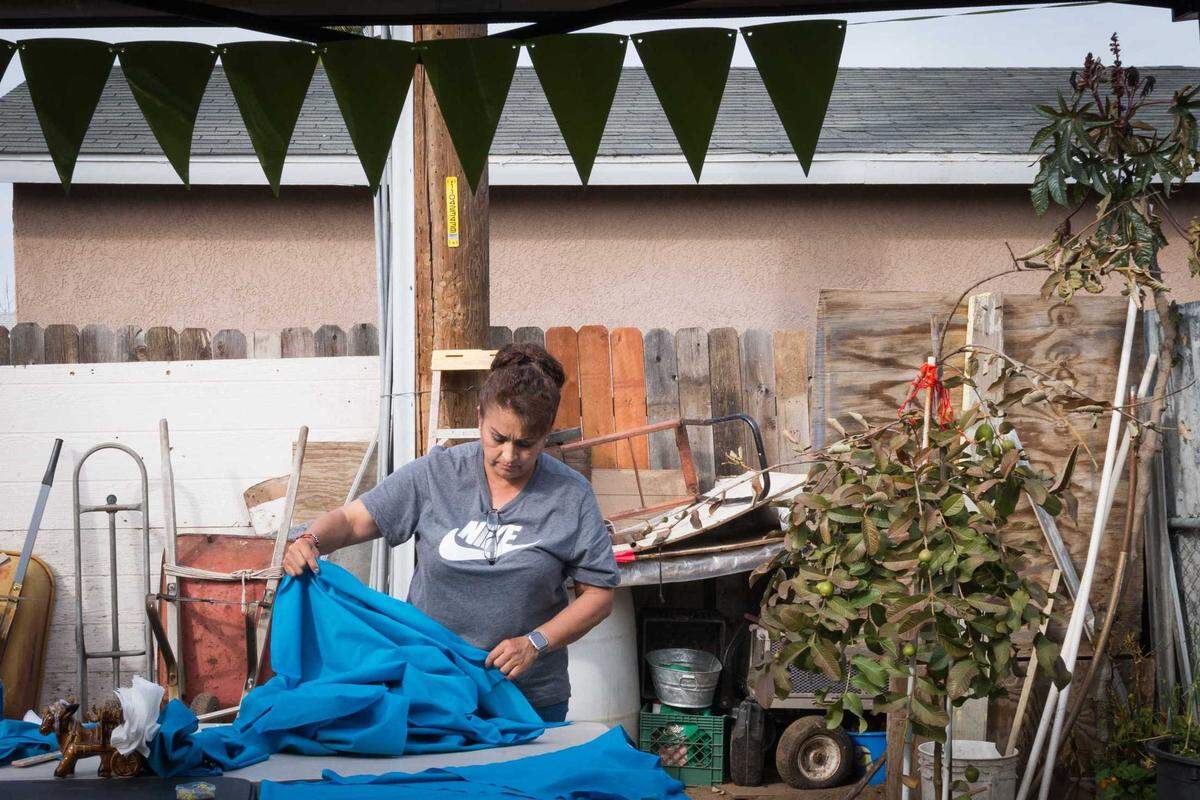Lilia Becerril works for Familias en AcciÃ³n, a Fresno, California, nonprofit that serves immigrants. She earns too much to qualify for Medi-Cal, the stateâs Medicaid program for residents with low incomes and disabilities.