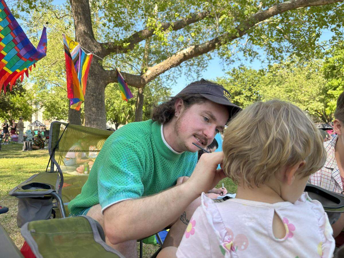 Sacramento’s LGBTQ+ community gathered for Blazing Queaster, an Easter event at Southside Park hosted by Big Queer Cookout on April 20. The Big Queer Cookout is a volunteer-led community that hosts monthly events.