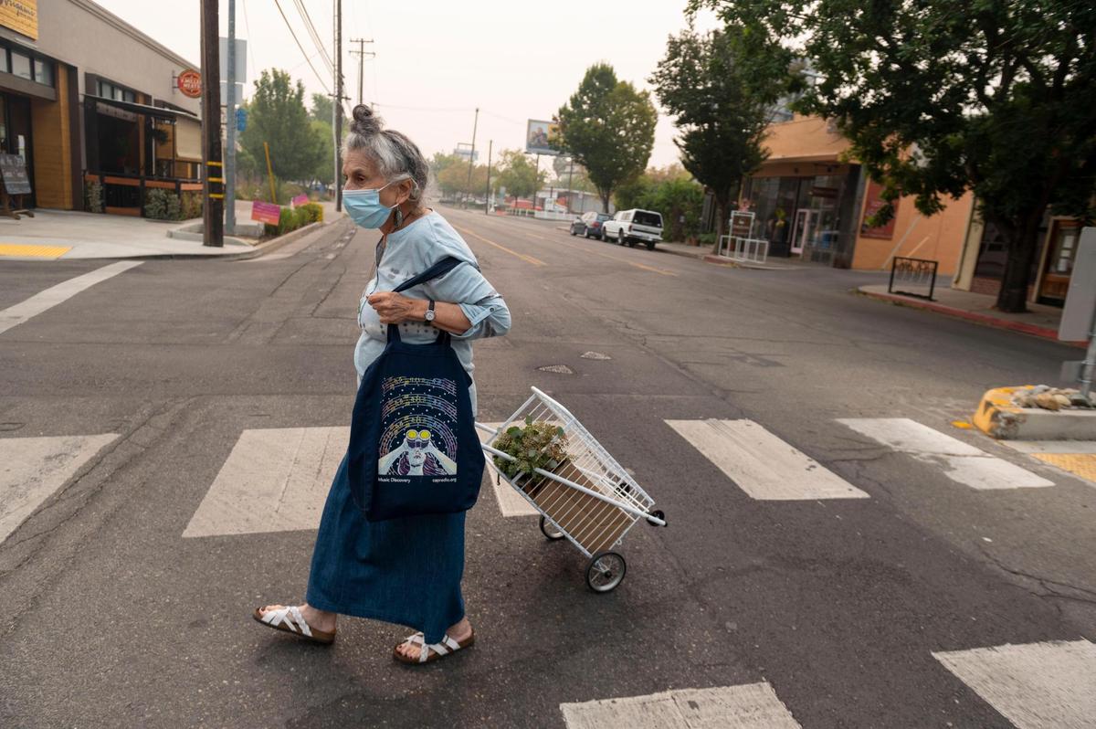 Rosalie Rashid, 81, crosses Folsom Boulevard as she walks to a coffee shop after getting groceries in East Sacramento on Friday, Sept. 11, 2020. Rashid calls a bus from SmaRT Ride through Sacramento Regional Transit whenever she needs to run errands and then calls another bus to pick her up. “This is more personal than when I take the public bus, and it’s more safe with COVID,” said Rashid.