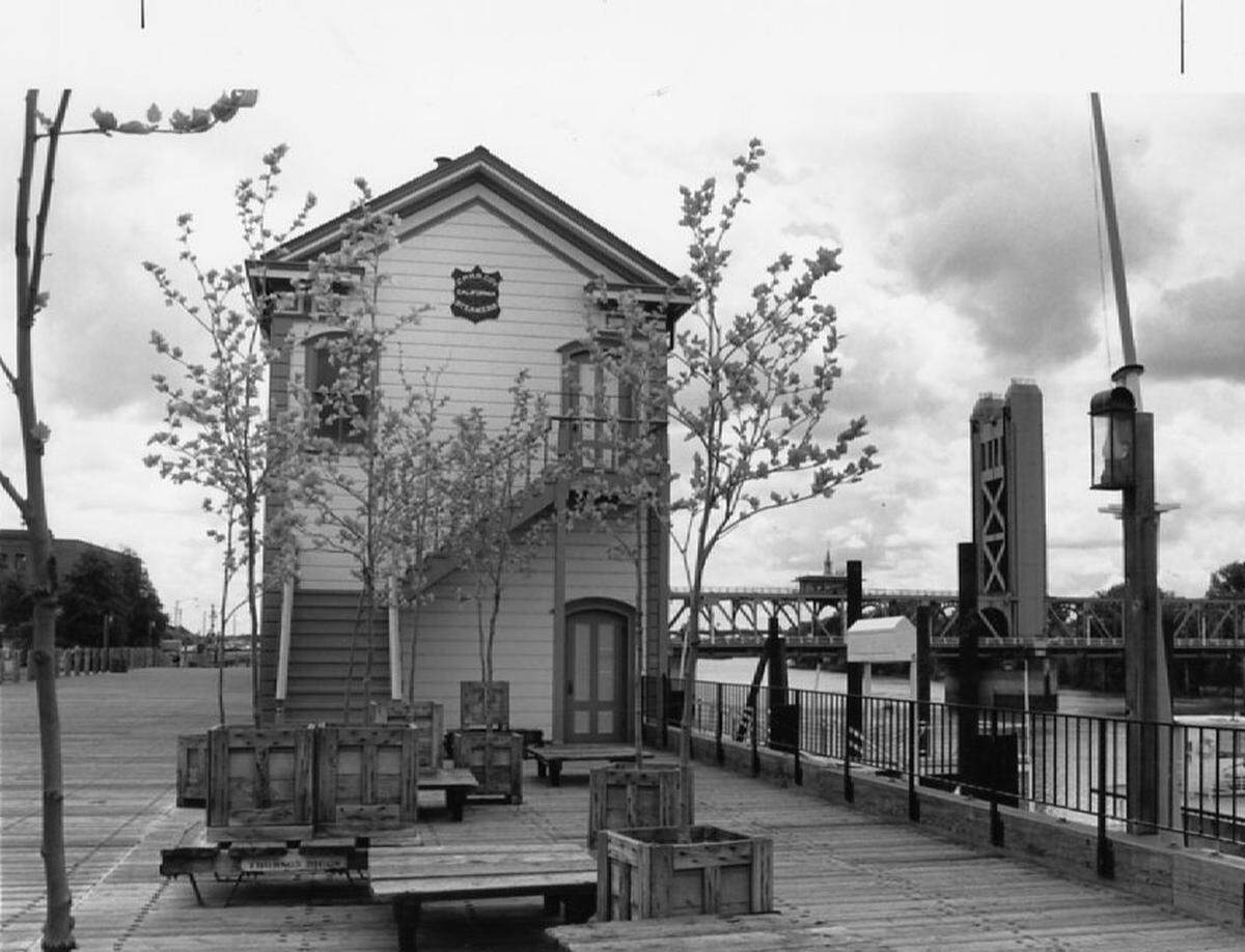 A 1989 photograph of the Steamers building. Now, almost four decades later, the building may house a walk-up café for visitors.