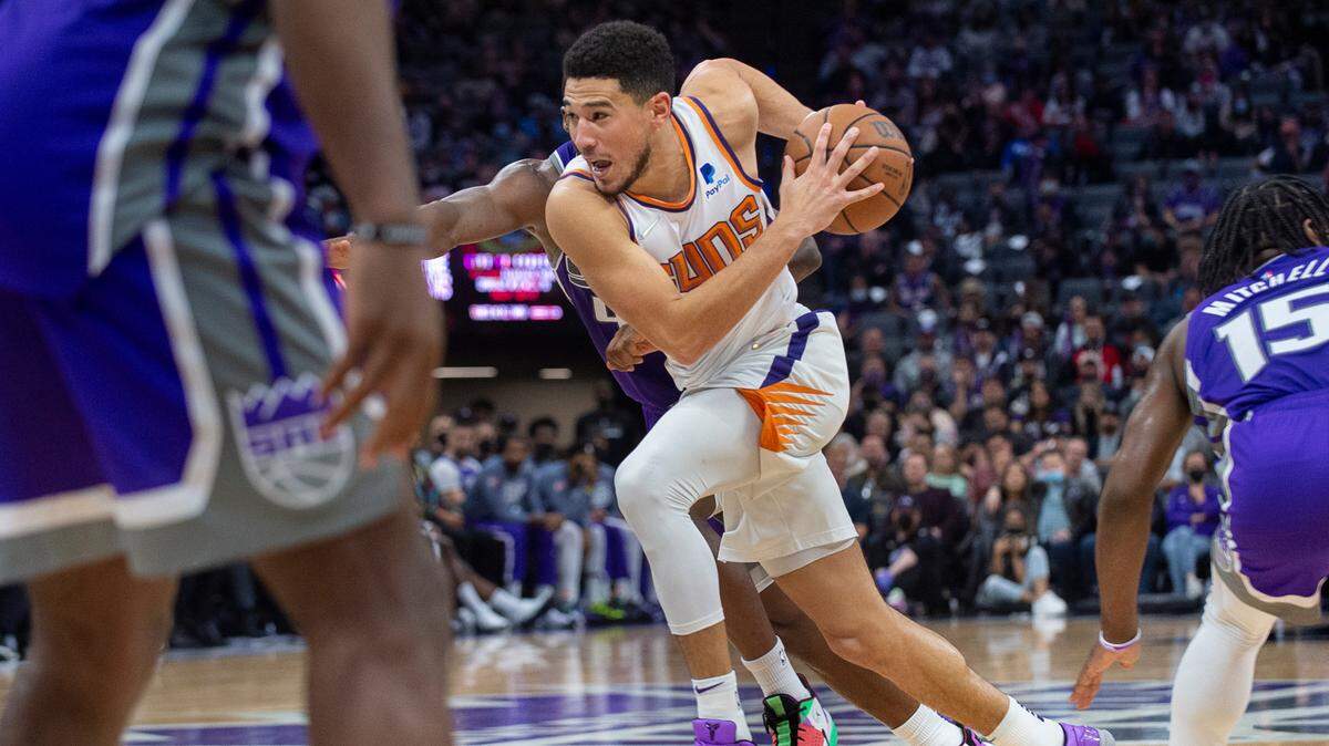 Phoenix Suns guard Devin Booker (1) drives to the basket against the Sacramento Kings during the second half of an NBA basketball game in Sacramento, Calif., Monday, Nov. 8, 2021. The Suns won 109-104. (AP Photo/Randall Benton)