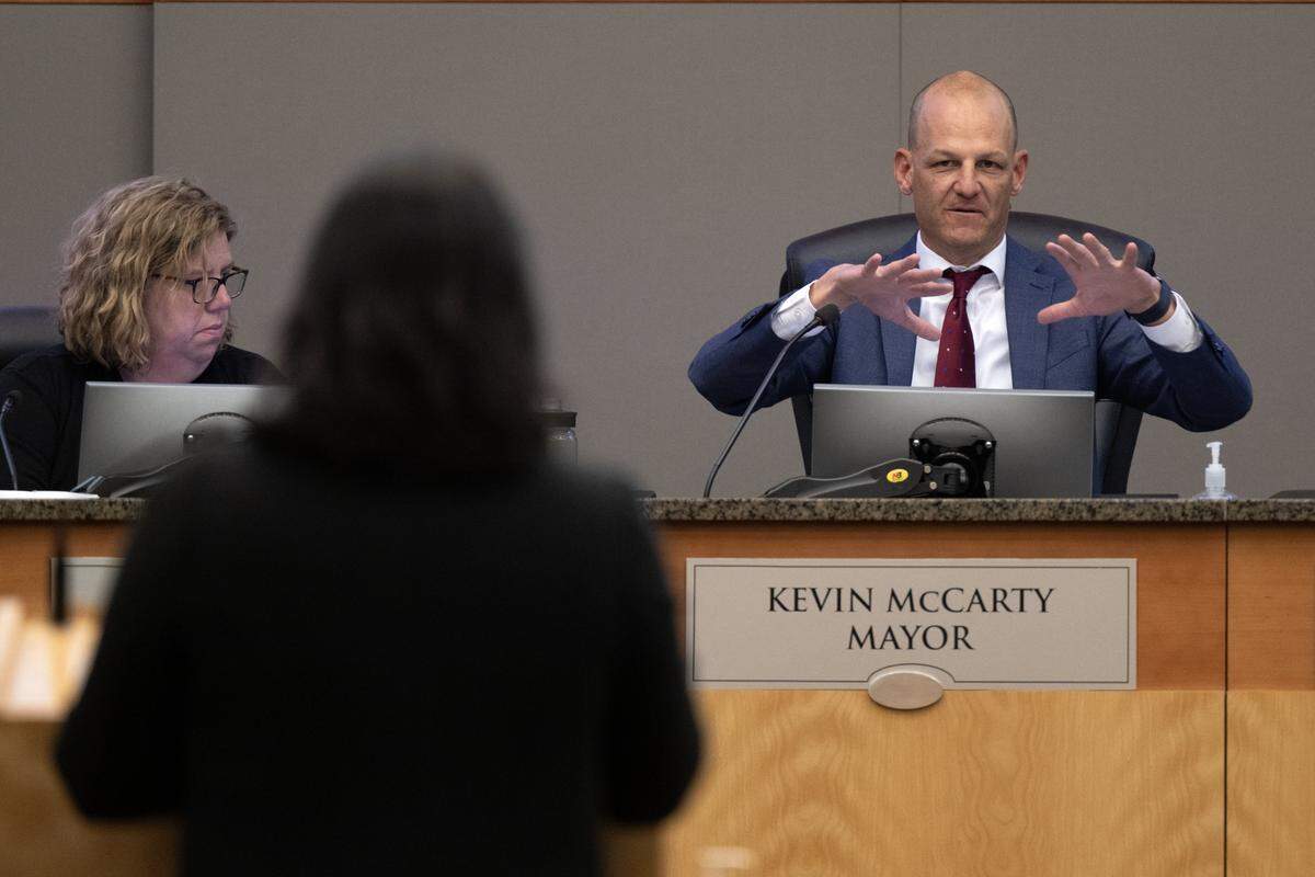 Mayor Kevin McCarty discusses the framework of a proposed city-county joint powers authority to address homelessness during the Sacramento City Council meeting on Tuesday.