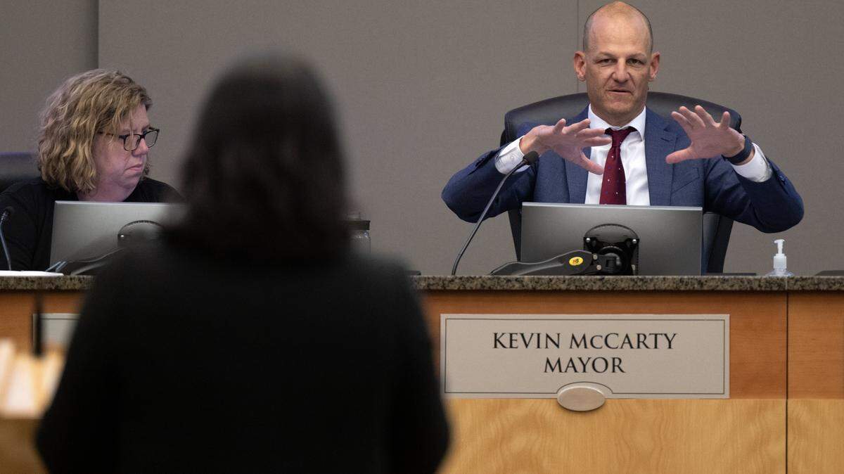 Mayor Kevin McCarty discusses the framework of a proposed city-county joint powers authority to address homelessness during the Sacramento City Council meeting on Tuesday, April 28, 2026.