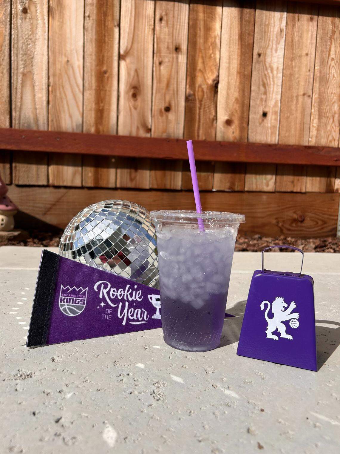 Kellen and Samantha Ralph of Sips Soda Shoppe are localizing the dirty soda trend to Sacramento with the Kings-inspired Light The Beam drink, which includes Sprite with blue raspberry and strawberry flavors.