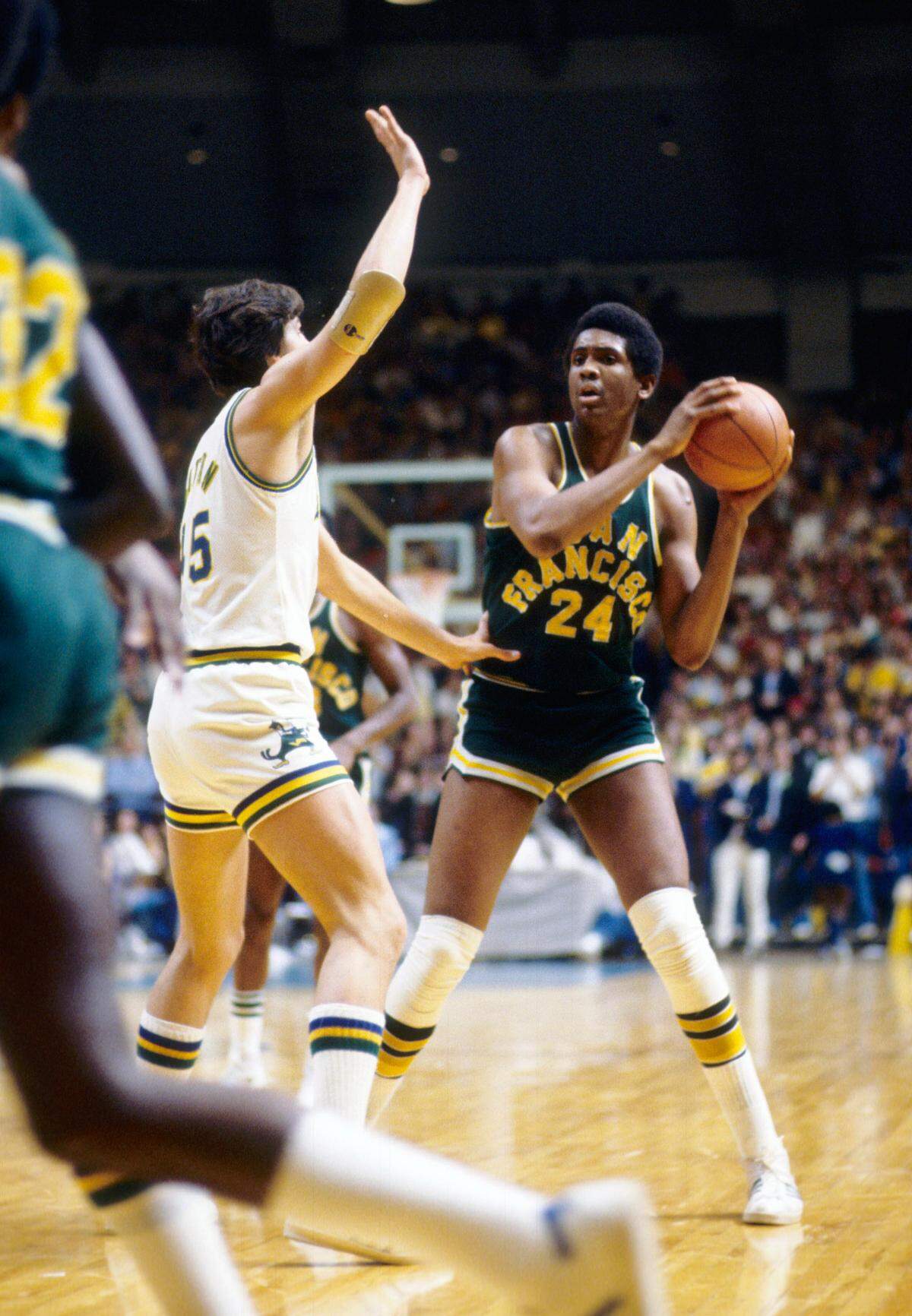 San Francisco Dons center Bill Cartwright (24) in action against the Notre Dame Irish at the Joyce Center in February 1977.