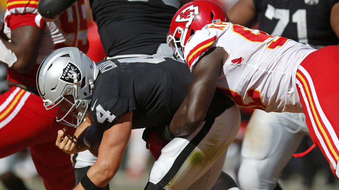 Raiders’ Derek Carr needs to shake Kansas City’s hex as Oakland hopes to stay in playoff race