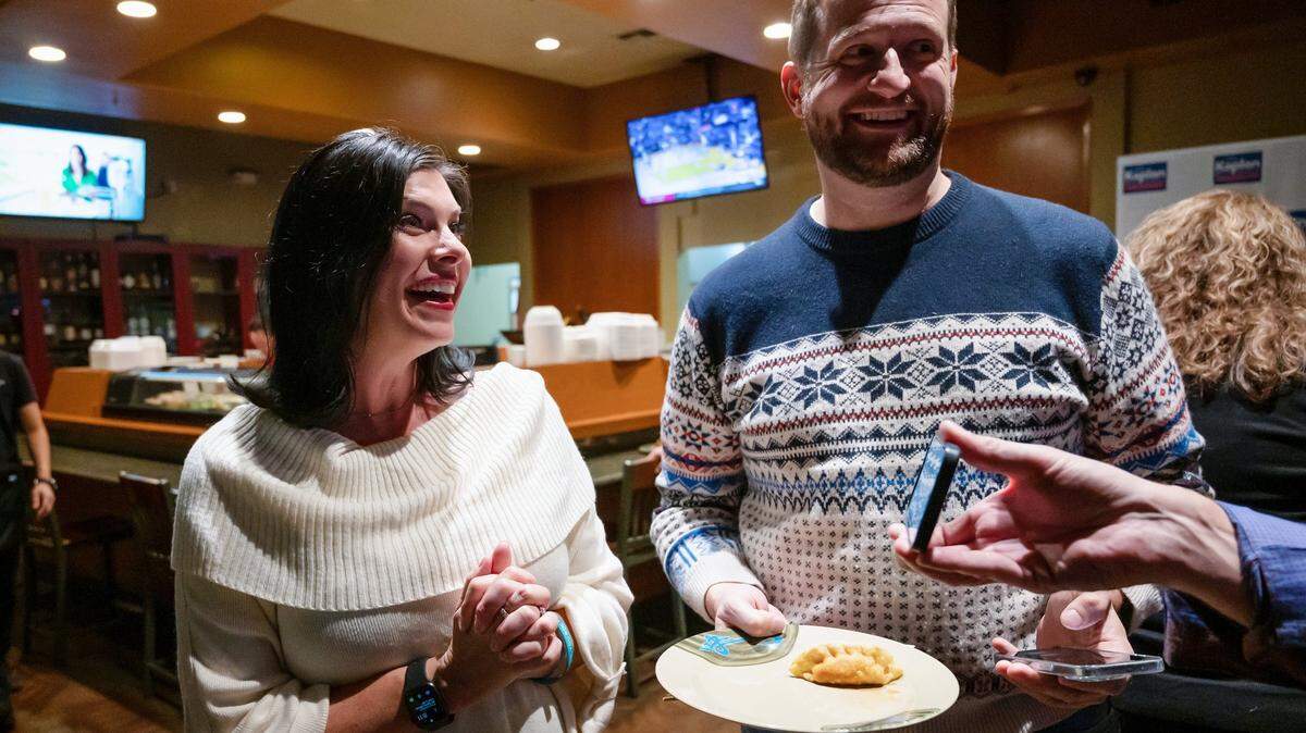 Sacramento City Council candidate Lisa Kaplan and former councilman Steve Hansen on Election Night in 2022. 