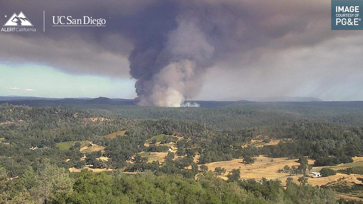 A wildfire called the Coyote Fire burns Wednesday in south El Dorado County. Cal Fire’s Amador-El Dorado Unit reported the fire at 164 acres.