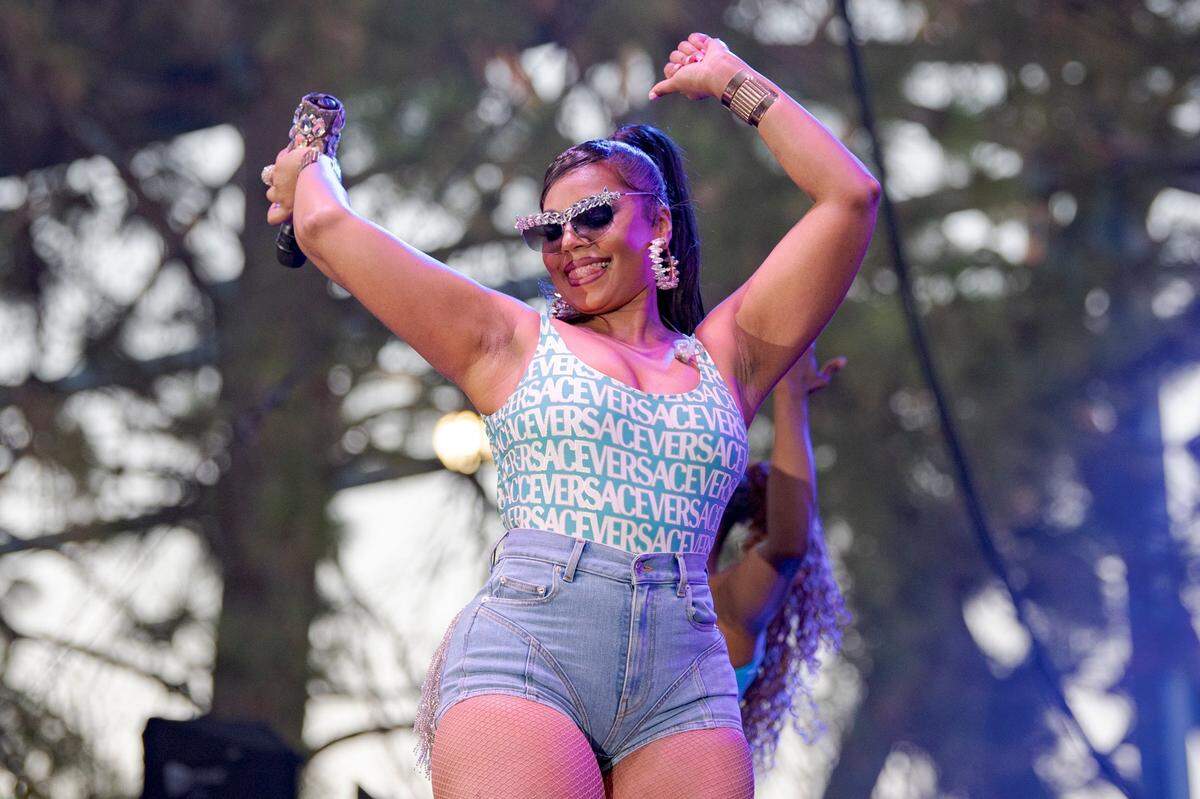 Singer Ashanti dances while performing for fans at the State Fair in Sacramento on Wednesday.