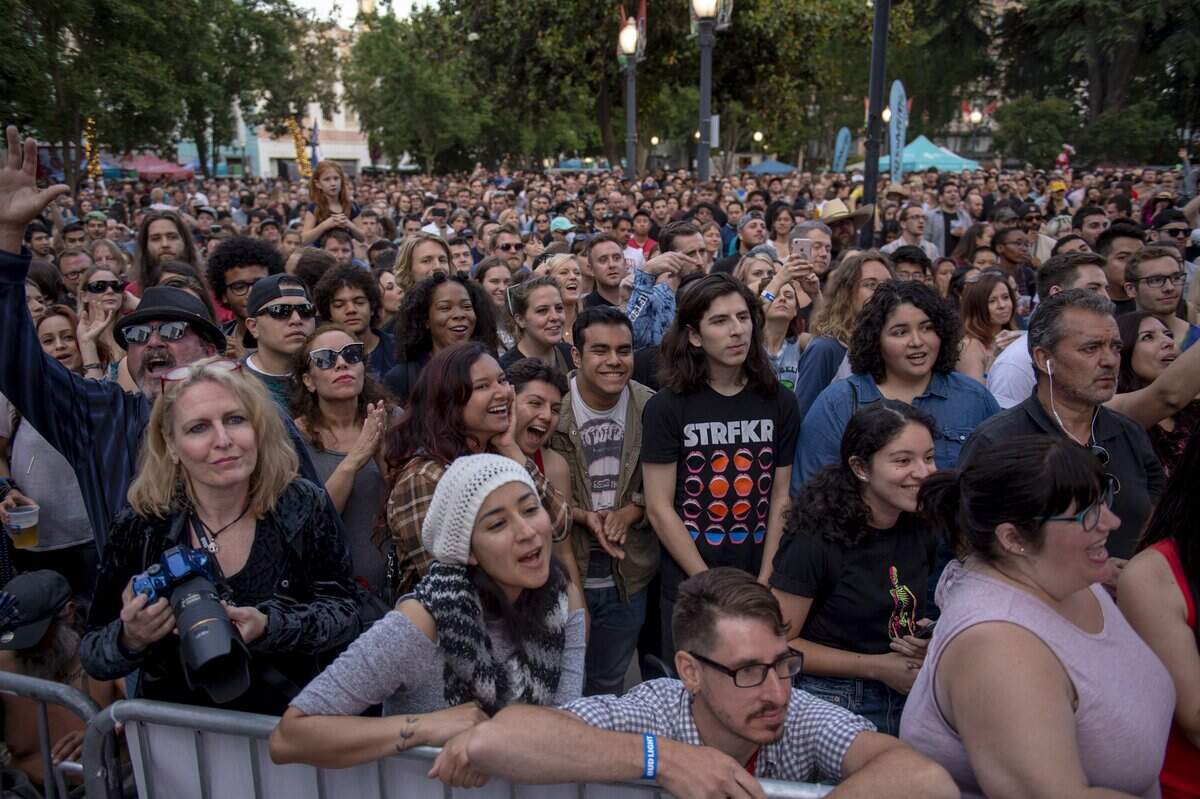 Fans watch Franz Ferdinand perform at Concerts in the Park in 2018 at Sacramento’s Cesar Chavez Plaza. A record crowd of more than 9,500 people attended the performance.