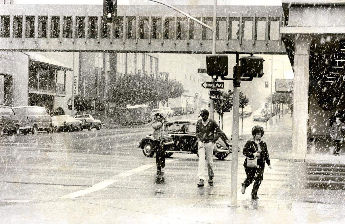 Snow falls in downtown Sacramento on Feb. 5, 1976. Two inches of snow was recorded on that day at Sacramento Executive Airport, the highest amount since 1942.