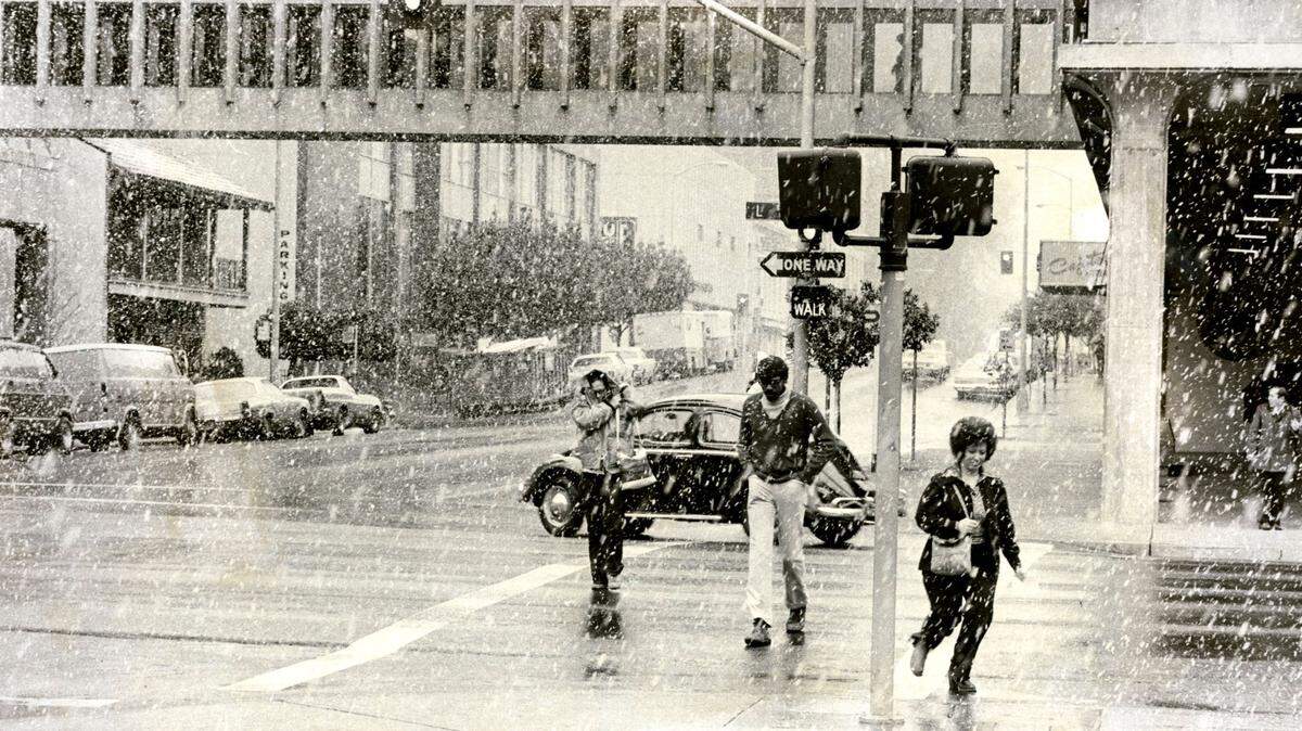 Snow falls in downtown Sacramento on Feb. 5, 1976. Two inches of snow was recorded on that day at Sacramento Executive Airport, the highest amount since 1942.
