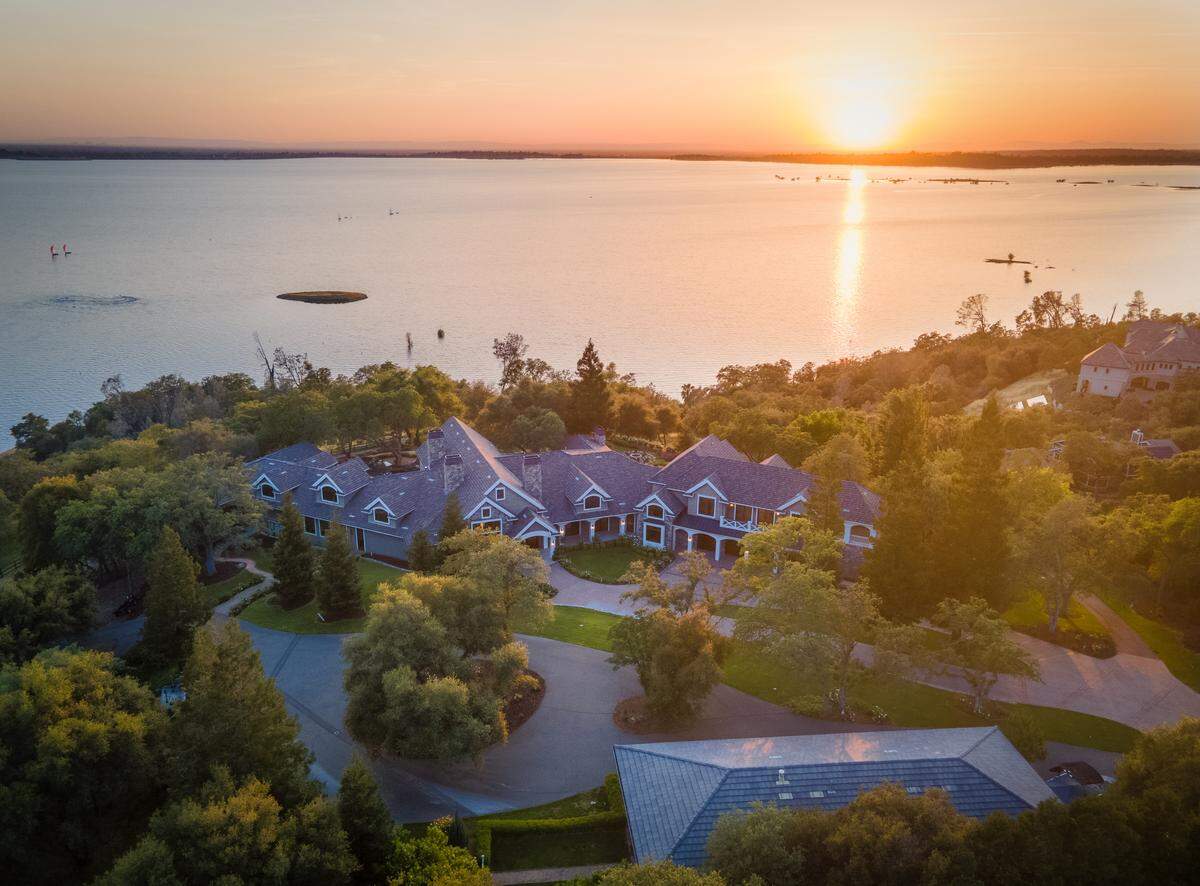 The estate near Sacramento sits on 10 acres.