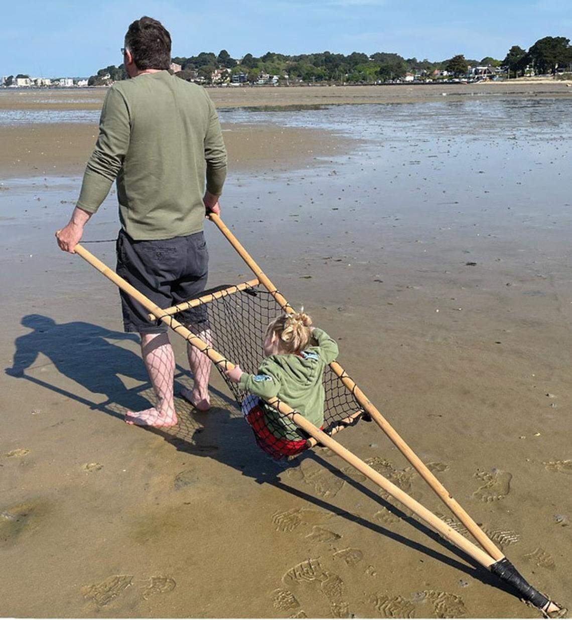 Researchers reconstructed the travois in mud flats in the United Kingdom to recreate the tracks.