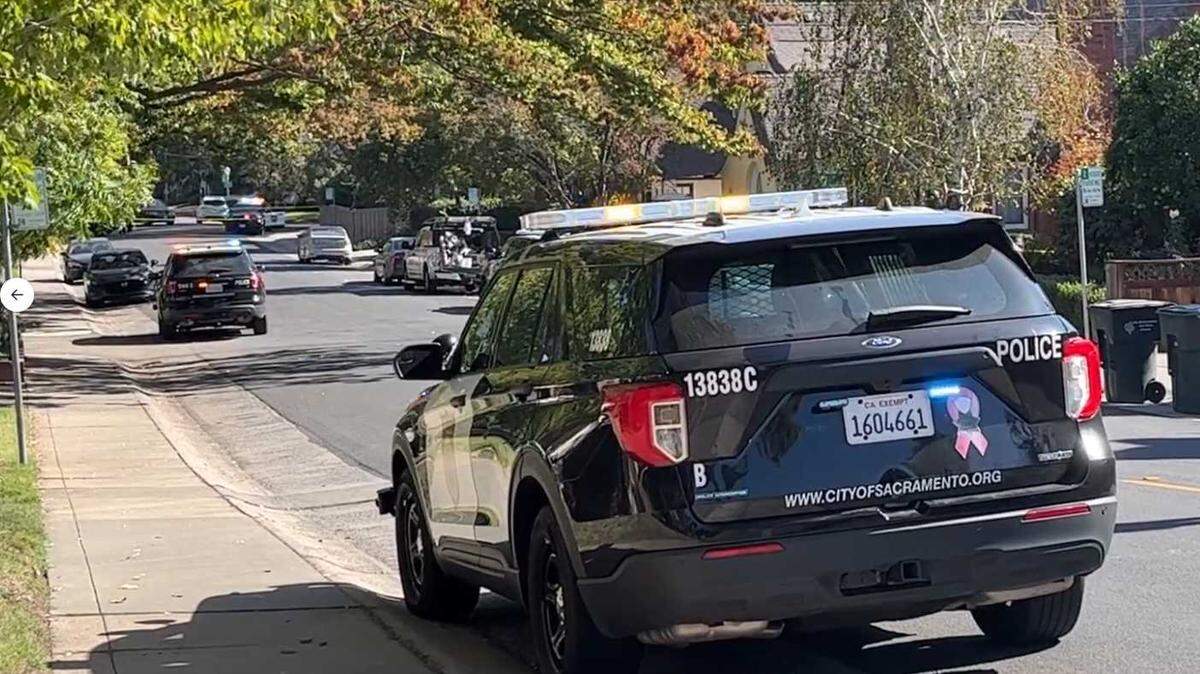 Sacramento Police are on scene at a homicide Thursday, Oct. 20, 2022, near 39th and N streets in East Sacramento.