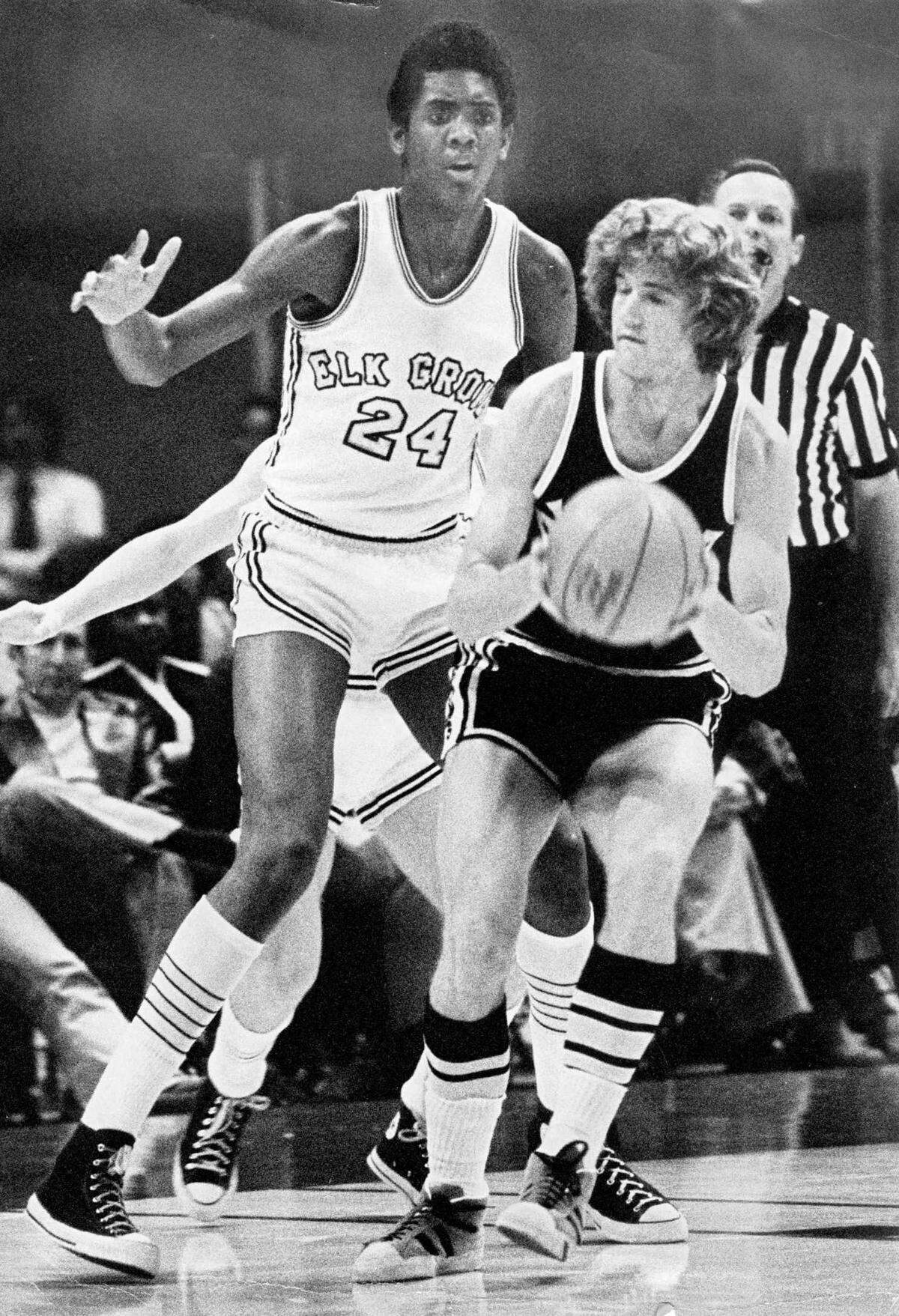 Bill Cartwright plays for Elk Grove High School in 1975.