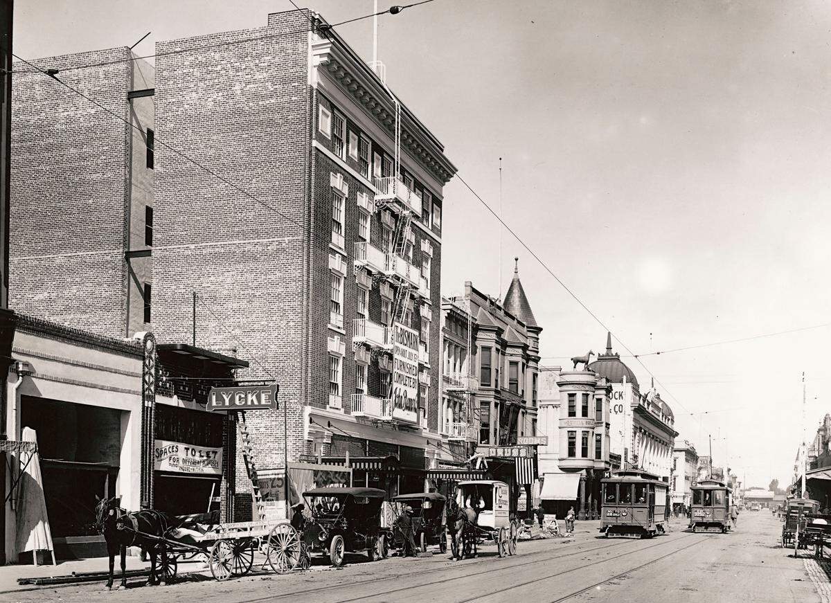 Streetcars, horse-drawn wagons and a few cars provide transportation in 1908 in front of Sacramento’s Bismark Hotel, later known as the Hotel Coloma, on the 500 block of K Street. Golden 1 Center now occupies the site.