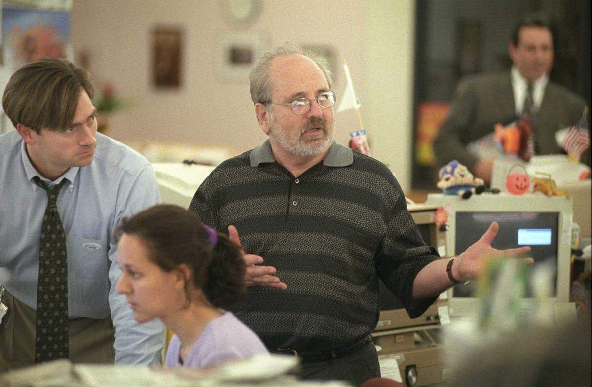 Deputy Managing Editor Mort Saltzman reacts on election night in 2000 as presidential election results shift back and forth between George W. Bush and Al Gore. Saltzman, a witty and tough-minded newsroom editor and leader who had an instinct for breaking news, died Wednesday at the age of 82.