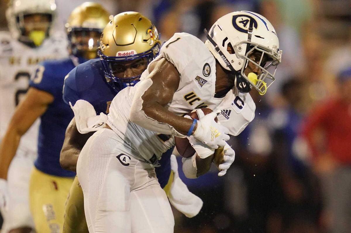 Ulonzo Gilliam Jr., seen here in 2021 against Tulsa, helped lead UC Davis past Idaho, 44-26. He rushed for 173 yards and three touchdowns.