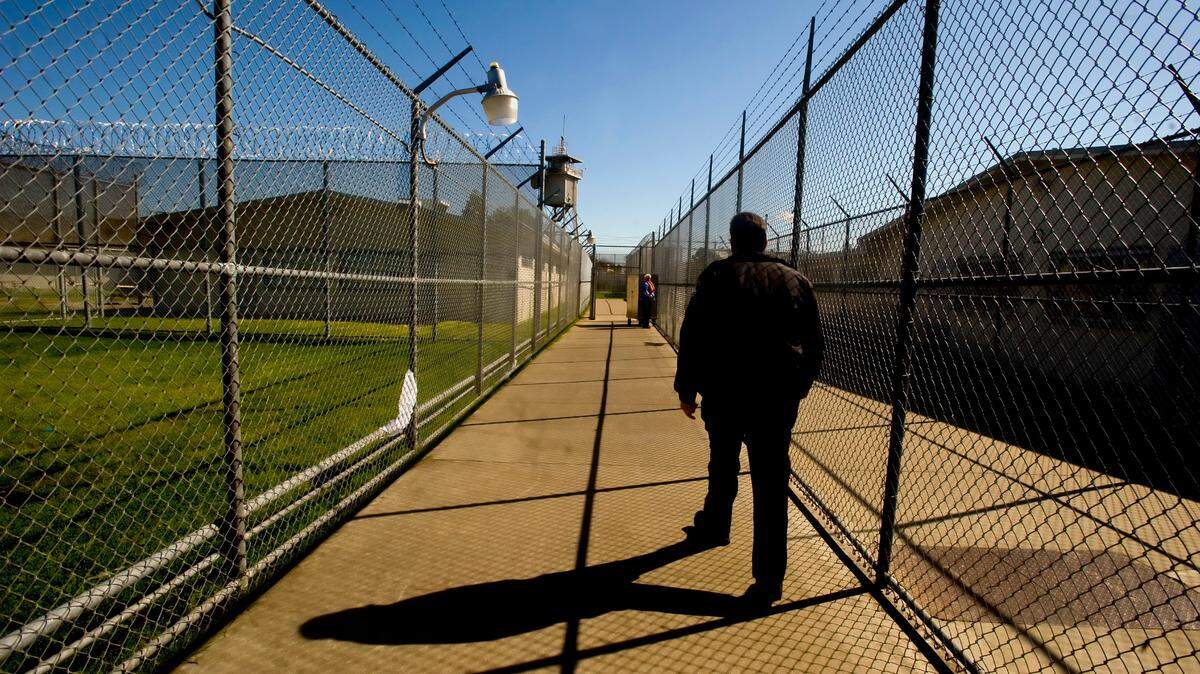 A deputy walks inside the Rio Cosumnes Correctional Center near Elk Grove in Sacramento County on March 23, 2009. On Saturday, the Sheriff’s Office reported an inmate at the facility had died.
