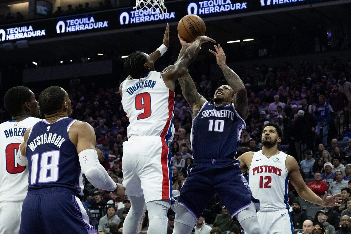 Sacramento Kings guard Demar DeRozan (10) shoots a basket over Detroit Pistons guard Ausar Thompson (9) in the first half during a game at Golden 1 Center on Tuesday. DeRozan had a season-high 37 points.