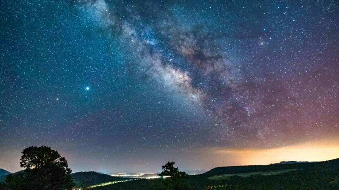 Comet, Milky Way and ‘dueling’ meteor showers shine in California. When to watch