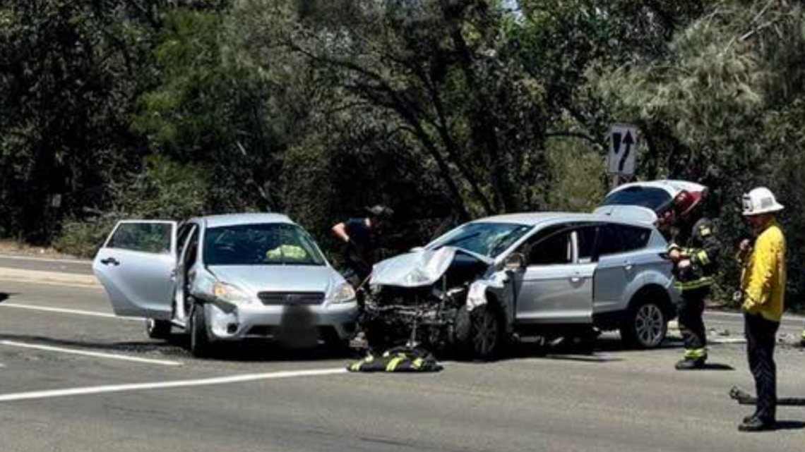 El Dorado Hills crash sends 3 people to hospital, fire officials say