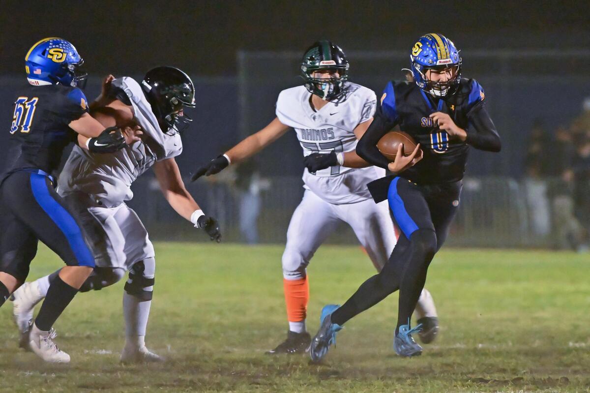 Sutter quarterback Jagger Beck (0) runs a keeper against the Twelve Bridges Raging Rhinos on Oct. 12.