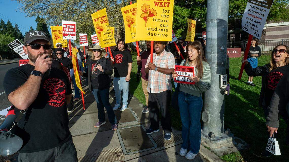 Live updates: A second Sacramento-area teachers strike begins in Natomas