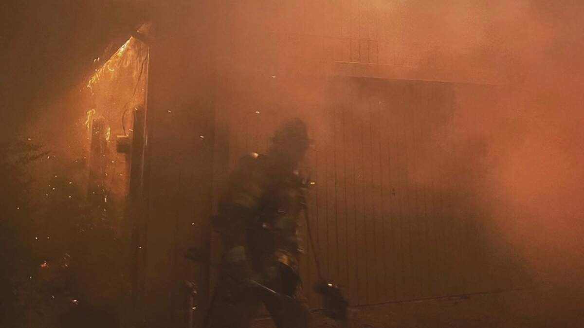 A house in Gold River suffered a major fire Friday morning, later determined to have been intentionally set, according to the Sacramento Metropolitan Fire District.