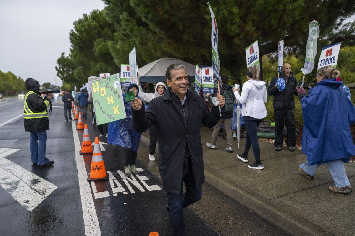 Gubernatorial candidate Antonio Villaraigosa, former mayor of Los Angeles, marches in support of striking workers at the Kaiser Permanente hospital in Roseville on Tuesday.