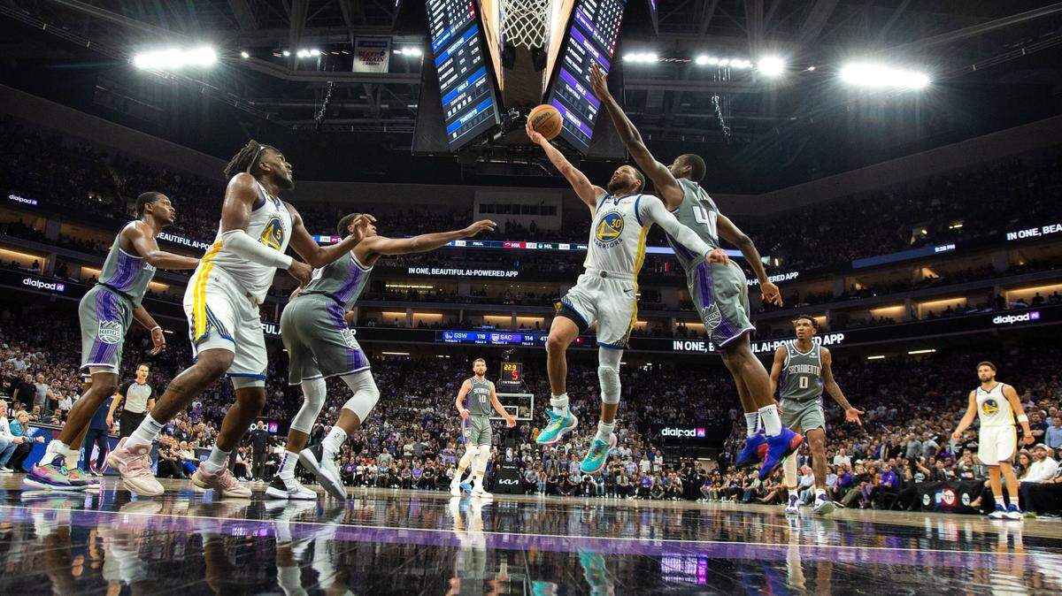 Golden State Warriors guard Stephen Curry (30) goes for a layup during Game 5 of the first-round NBA playoff series at Golden 1 Center on Wednesday, April 26, 2023.
