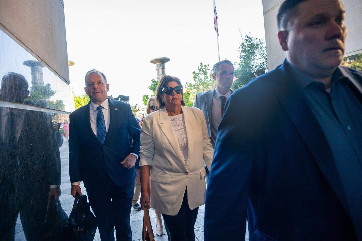 Dana Williamson, center, enters the Robert T. Matsui U.S. Courthouse in Sacramento, where she pleaded guilty to bank fraud, filing a false tax return and lying to the FBI in a corruption scandal, on Thursday. Williamson previously advised both Gov. Gavin Newsom and gubernatorial candidate Xavier Becerra.