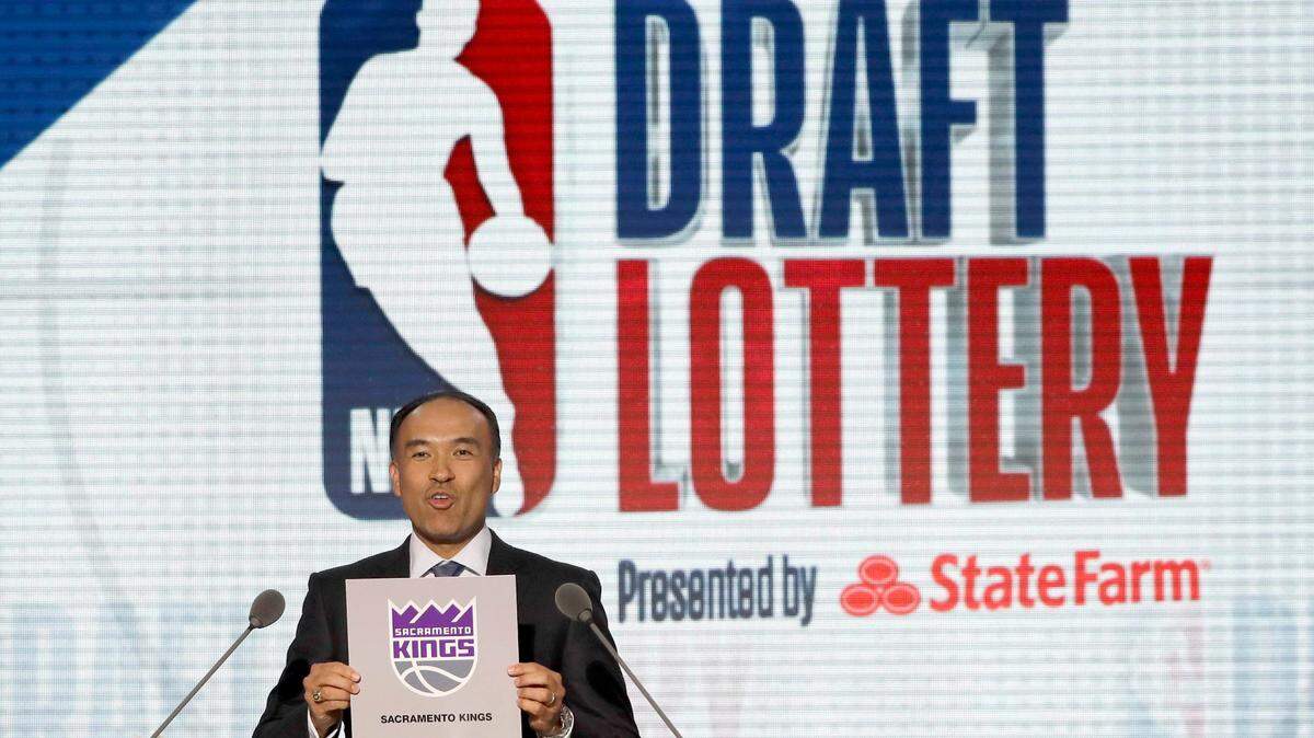 NBA Deputy Commissioner Mark Tatum announces that the Sacramento Kings had won the second pick during the NBA basketball draft lottery Tuesday, May 15, 2018, in Chicago. (AP Photo/Charles Rex Arbogast)
