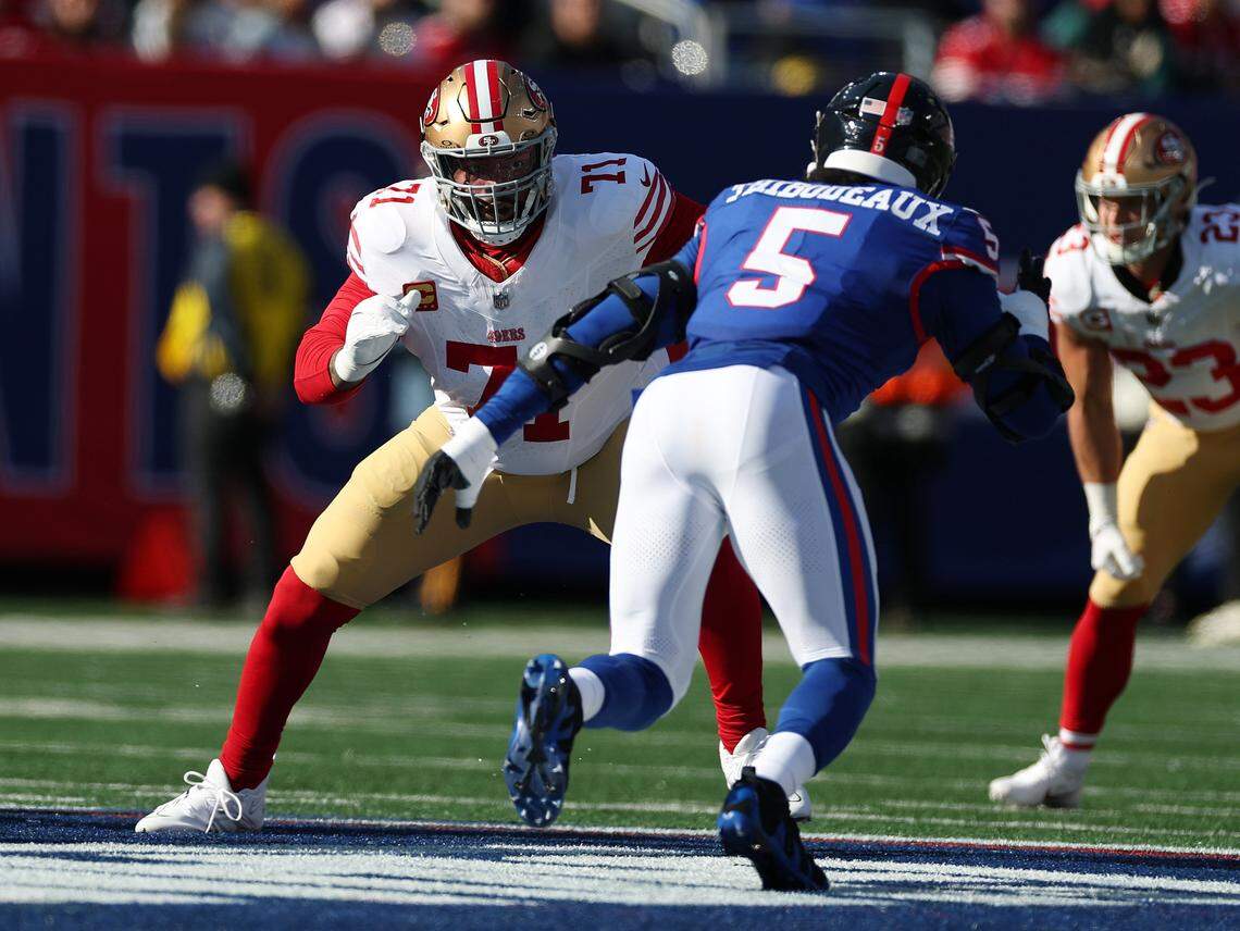 EAST RUTHERFORD, NEW JERSEY - NOVEMBER 02: Trent Williams #71 of the San Francisco 49ers in action against Kayvon Thibodeaux #5 of the New York Giants during their game at MetLife Stadium on November 02, 2025 in East Rutherford, New Jersey. (Photo by Al Bello/Getty Images)