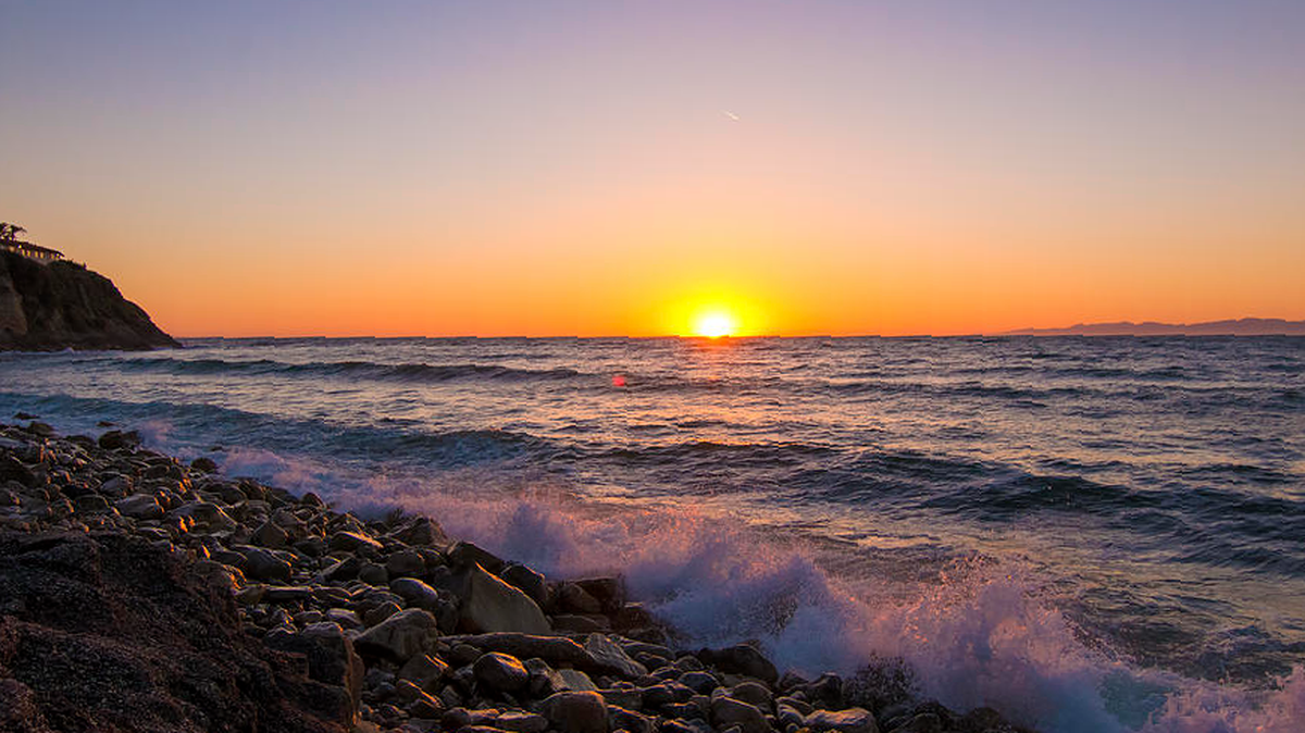 Sunset at Malaga Cove in Palos Verdes Estates, California. Palos Verdes Estates, at Malaga Cove trail outlet topped Heal the Bay’s list as one of the state’s cleanest beaches. (Photo by Daniella Segura)