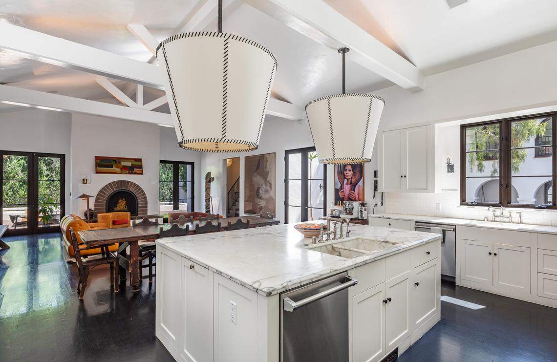 The gourmet kitchen makes simplicity elegant.