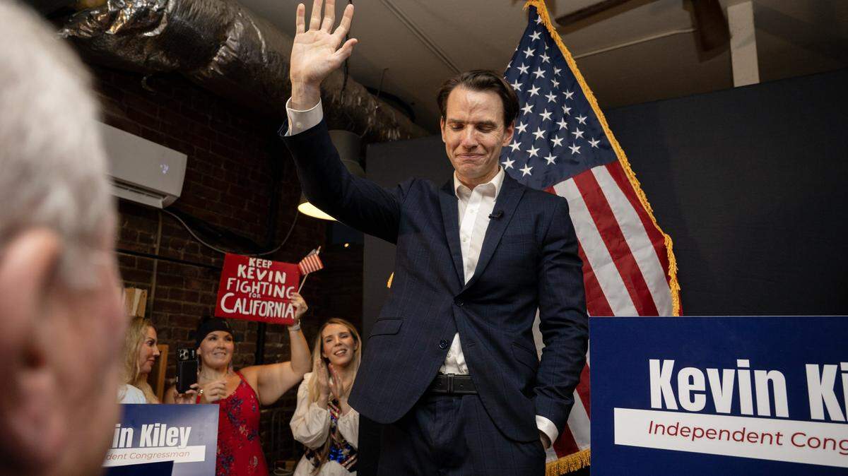 Independent congressional candidate Kevin Kiley addresses supporters at Fourscore Coffee in Roseville on primary election night, Tuesday, June 2, 2026.