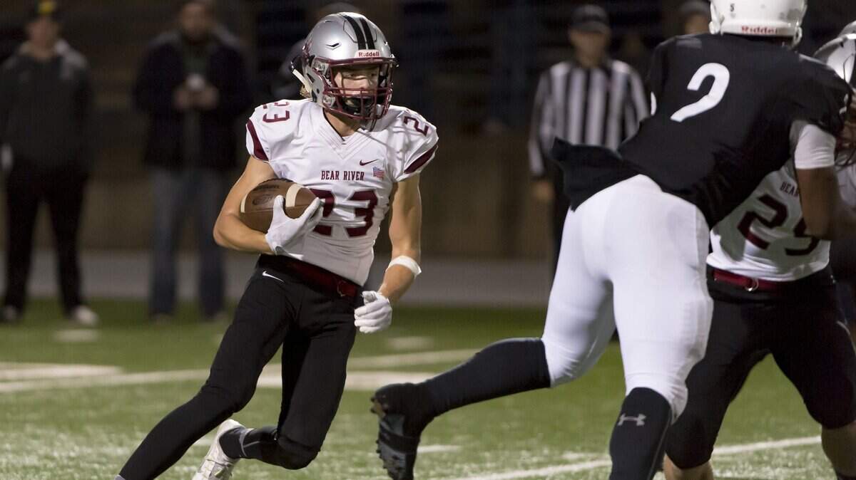 Bear River’s Calder Kunde runs against Capital Christian during a first-round playoff game on Nov. 9, 2017.